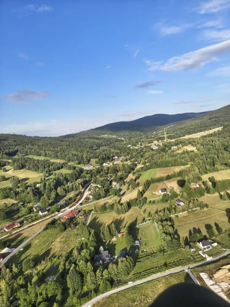 Lot balonem nad Czernicą — kadr 7