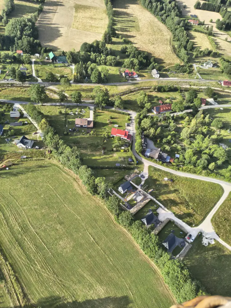 Lot balonem nad Czernicą — kadr 8