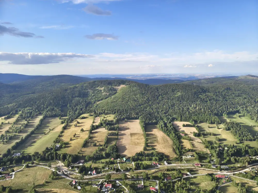 Lot balonem nad Czernicą — kadr 9