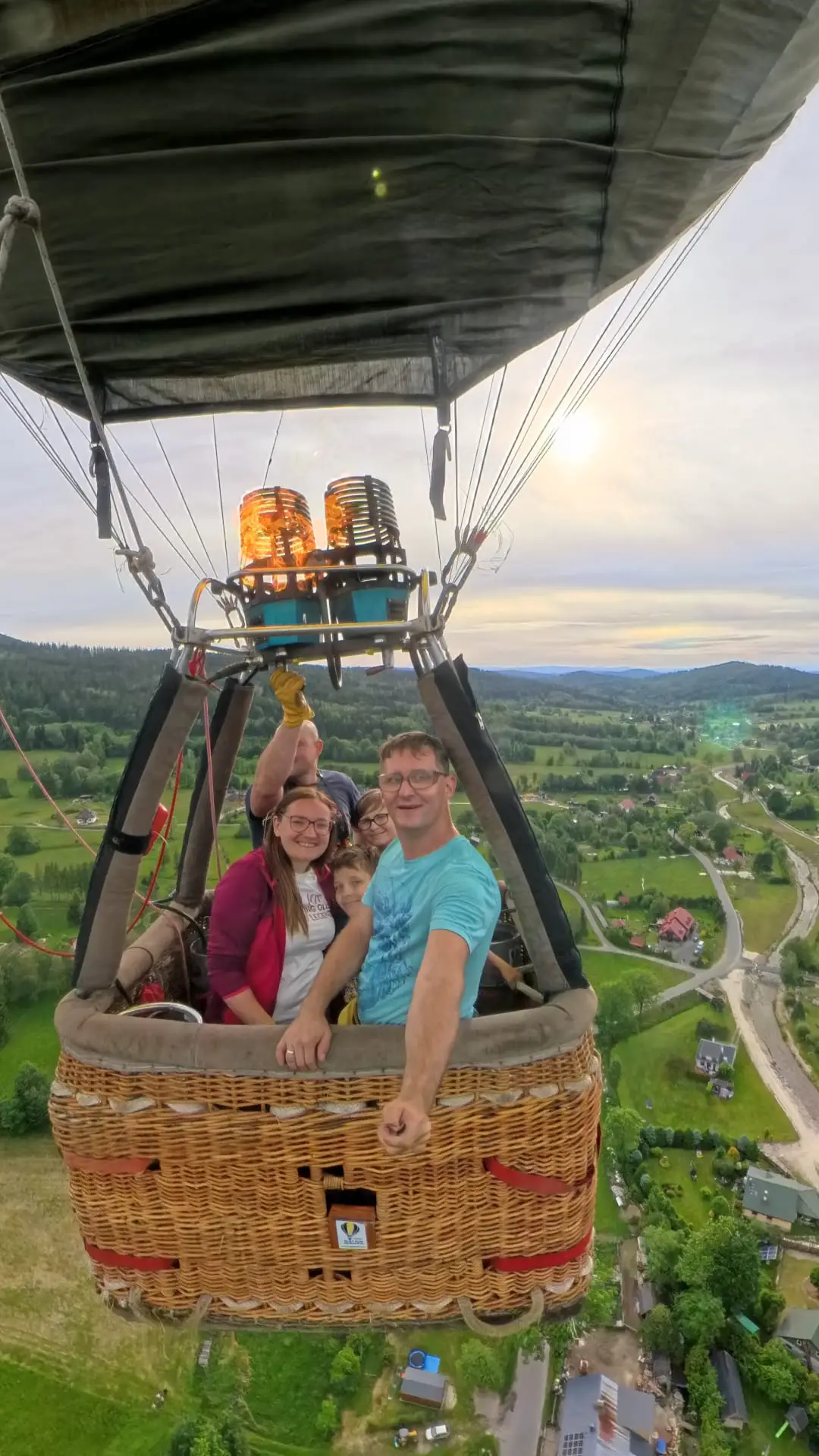 Lot balonem nad Doliną Białej Lądeckiej — kadr 3